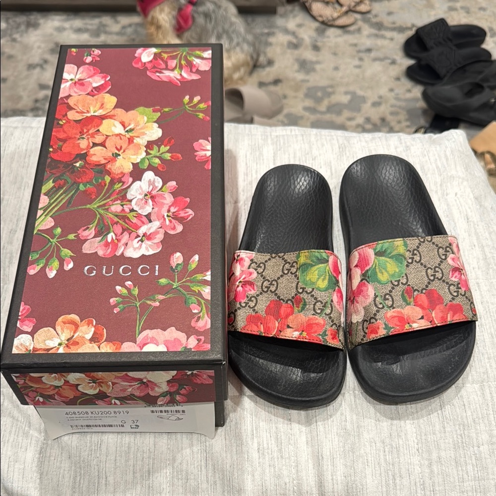 Gucci Women's Black and Floral Slide Sandals